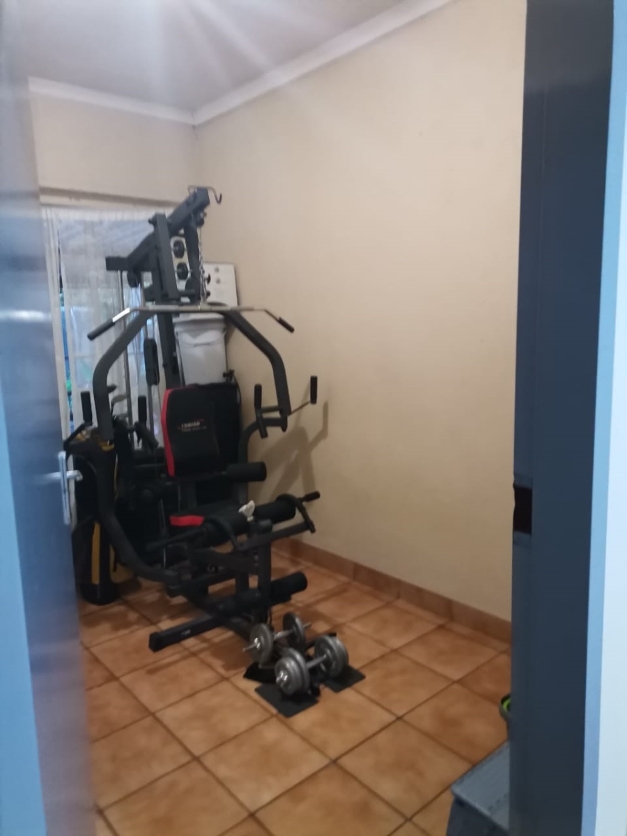 6 Bedroom Property for Sale in Oos Einde North West